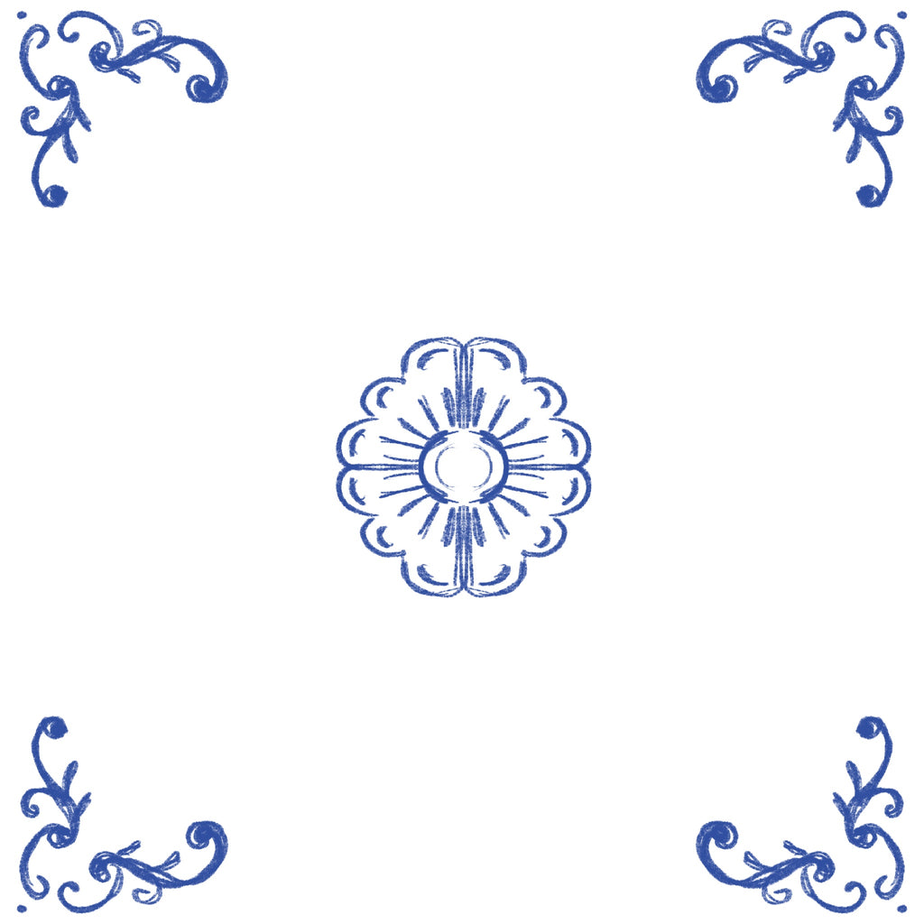 Azulejo de Esquina Revuelta con diseño de voluta y objeto central en azul cobalto, pintado a mano.
