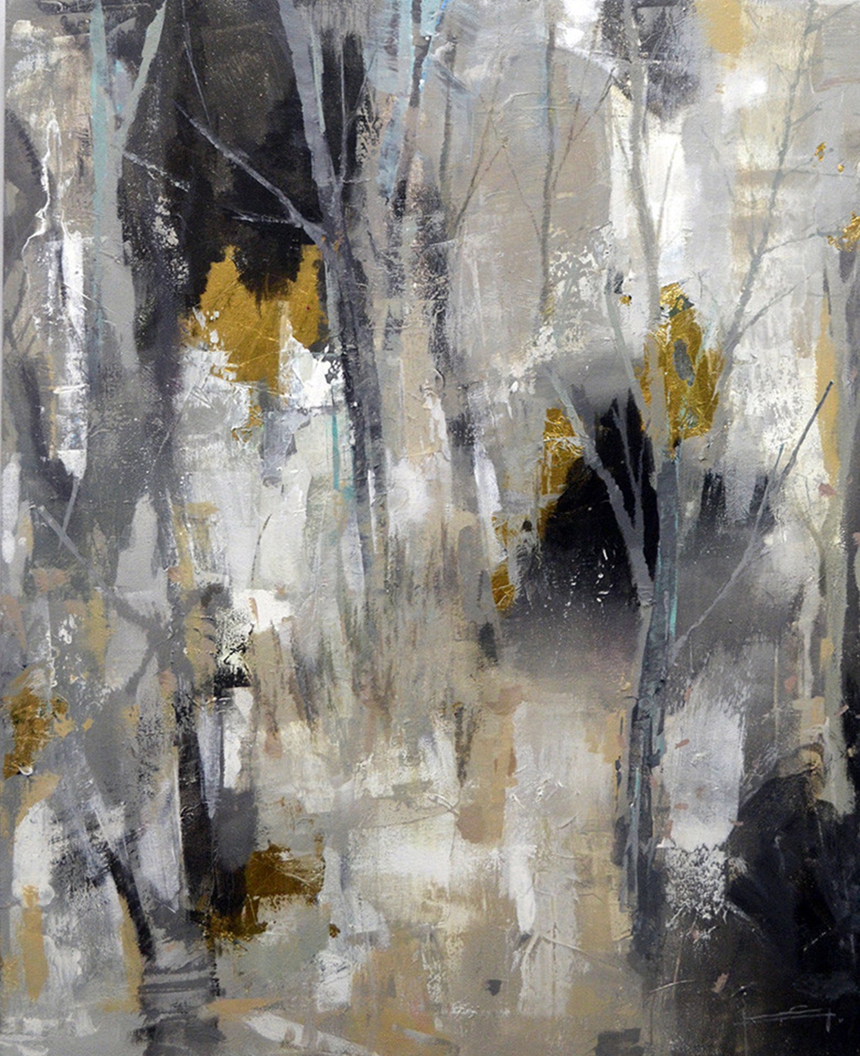 Pintura abstracta al acrílico de un bosque con troncos verticales en tonos grises, ocres y blancos con detalles de luz.