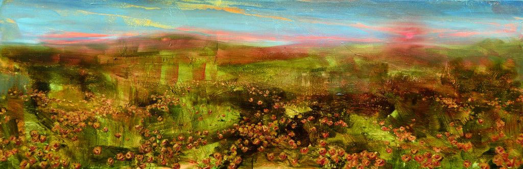 Pintura panorámica horizontal al óleo y acrílico que muestra un prado verde con flores silvestres y montañas al fondo.