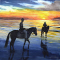 Pintura al óleo cuadrada de caballos galopando durante un atardecer con tonos cálidos y pincelada expresiva.