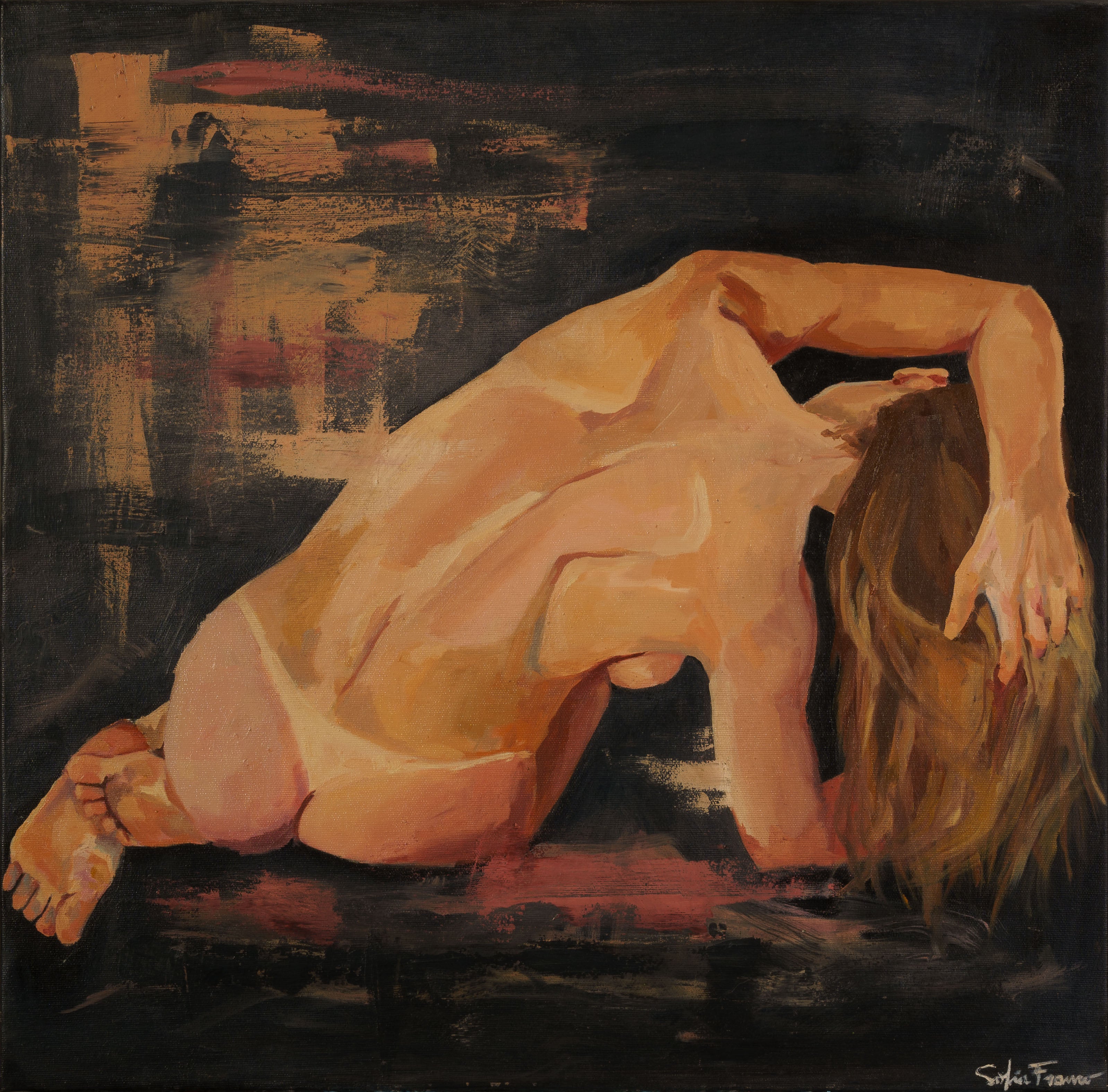 Pintura al óleo de una figura femenina de espaldas en una postura inclinada y dinámica, con un brazo sobre la cabeza, sobre un fondo oscuro con texturas ocres.