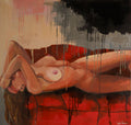 Pintura al óleo de gran formato que muestra a una persona desnuda recostada sobre una superficie roja, con efectos de pintura chorreada negra y gris cayendo desde la parte superior sobre un fondo claro.