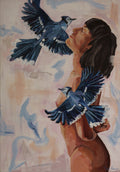 Pintura al óleo de una mujer de perfil con los ojos cerrados y dos aves azules volando a su alrededor, sobre un fondo en tonos pastel con pinceladas visibles.
