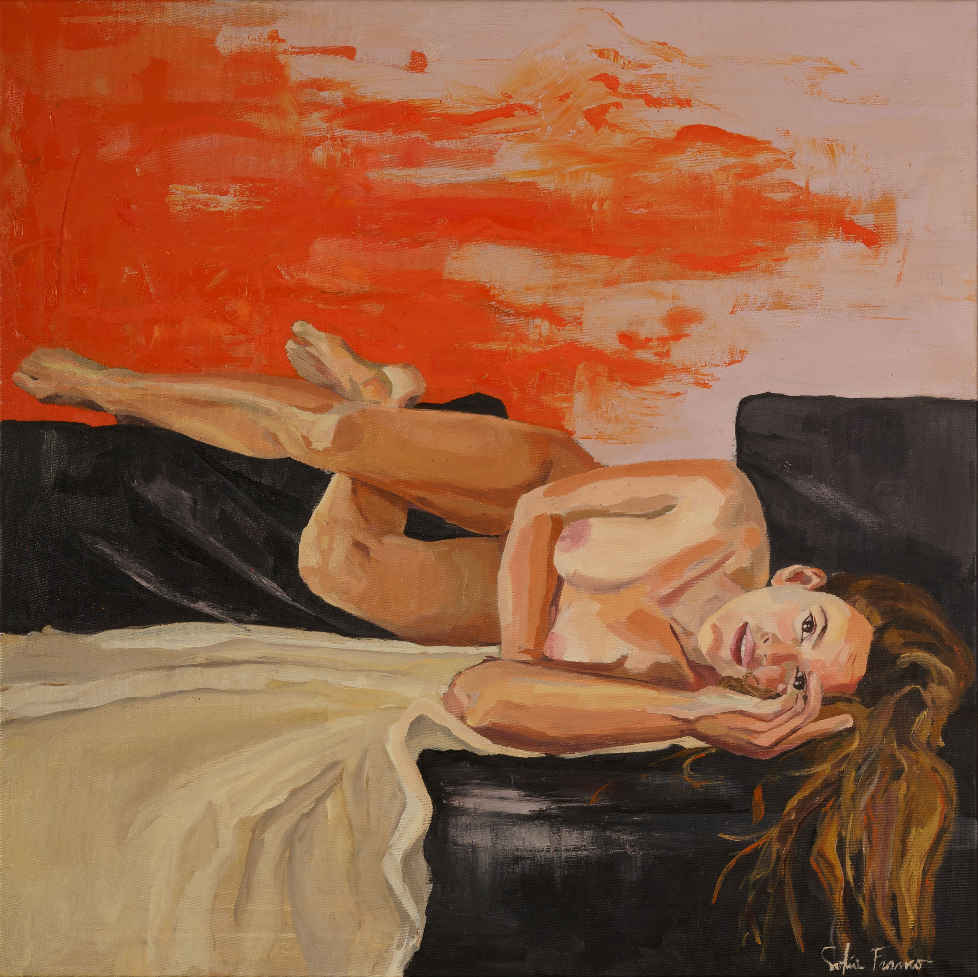 Pintura al óleo de una mujer recostada en una cama con las piernas elevadas, frente a una gran mancha de color naranja brillante y fondo rosa pálido.