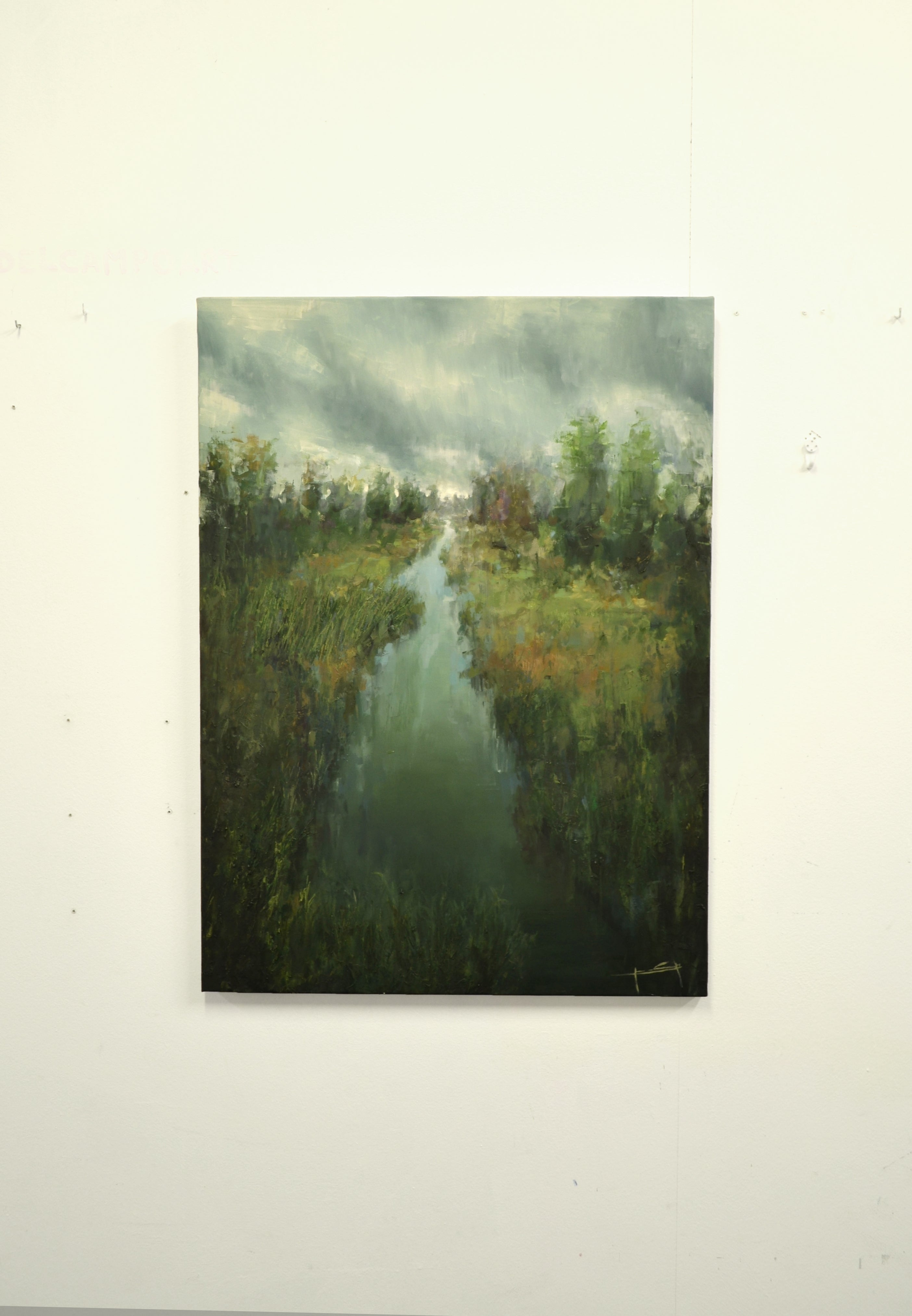 Vista de la obra "Río Túria" en una maqueta decorativa para apreciar su escala y profundidad en un salón moderno.