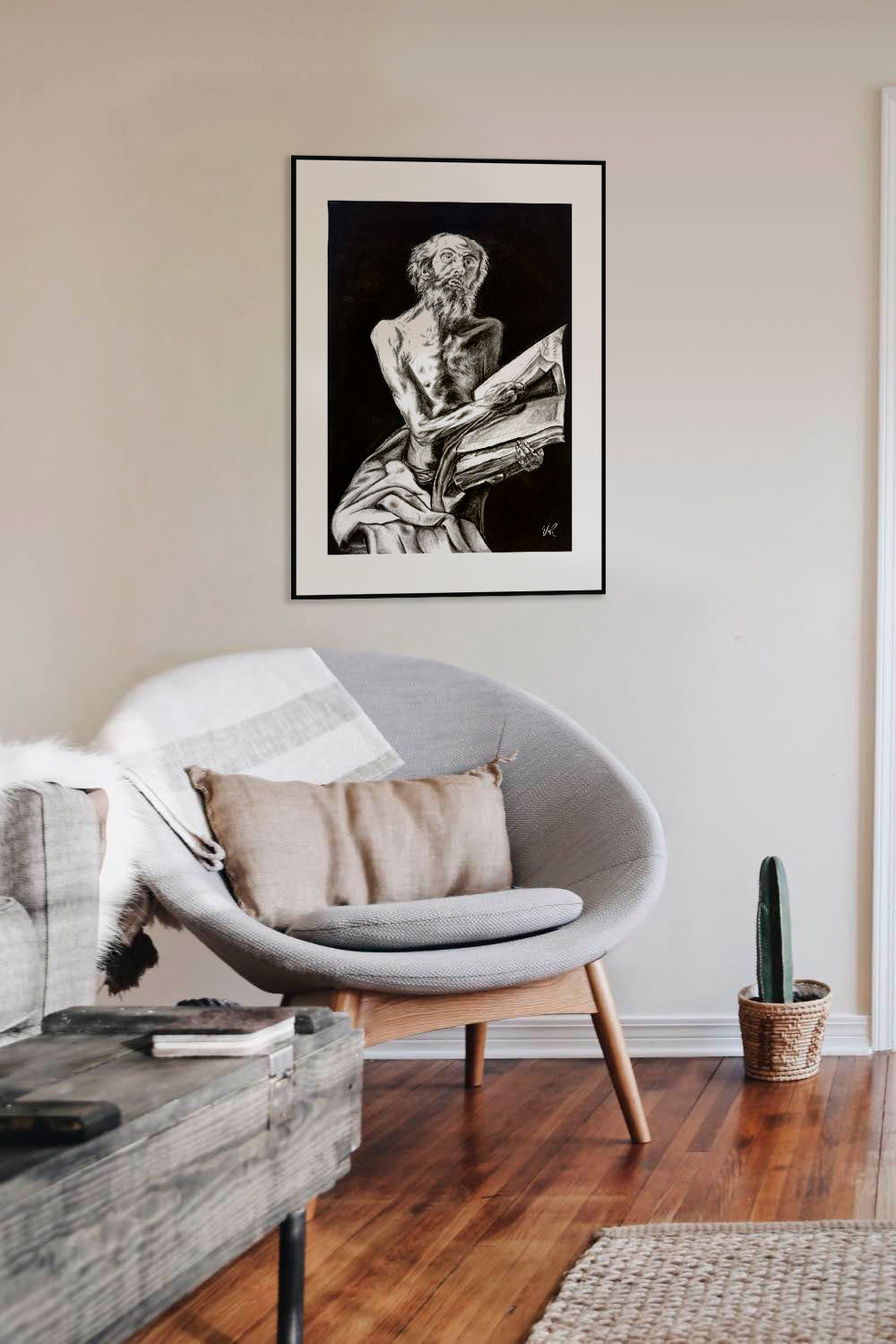 Obra de San Jerónimo enmarcada y colgada en una pared gris, mostrando su impacto visual en un interiorismo moderno.
