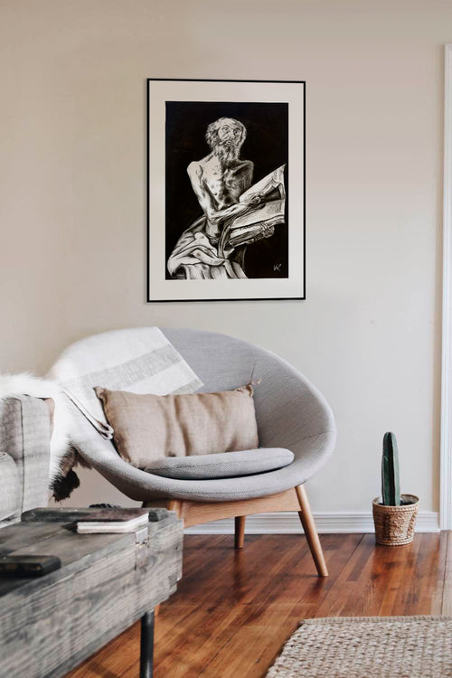 Obra de San Jerónimo enmarcada y colgada en una pared gris, mostrando su impacto visual en un interiorismo moderno.