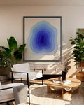 Obra "ECO II" instalada en un salón de lujo sobre un sofá de diseño, destacando su escala monumental y presencia estética.