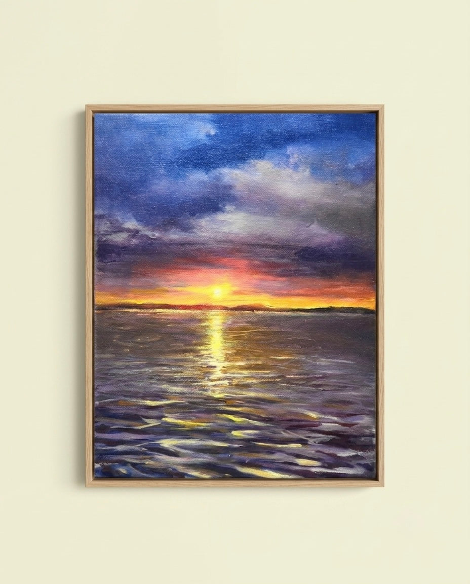Pintura al óleo impresionista enmarcada de un vibrante atardecer sobre el mar, titulada "Destellos en el mar" por Juan del Campo, disponible exclusivamente en Sezme Decor.